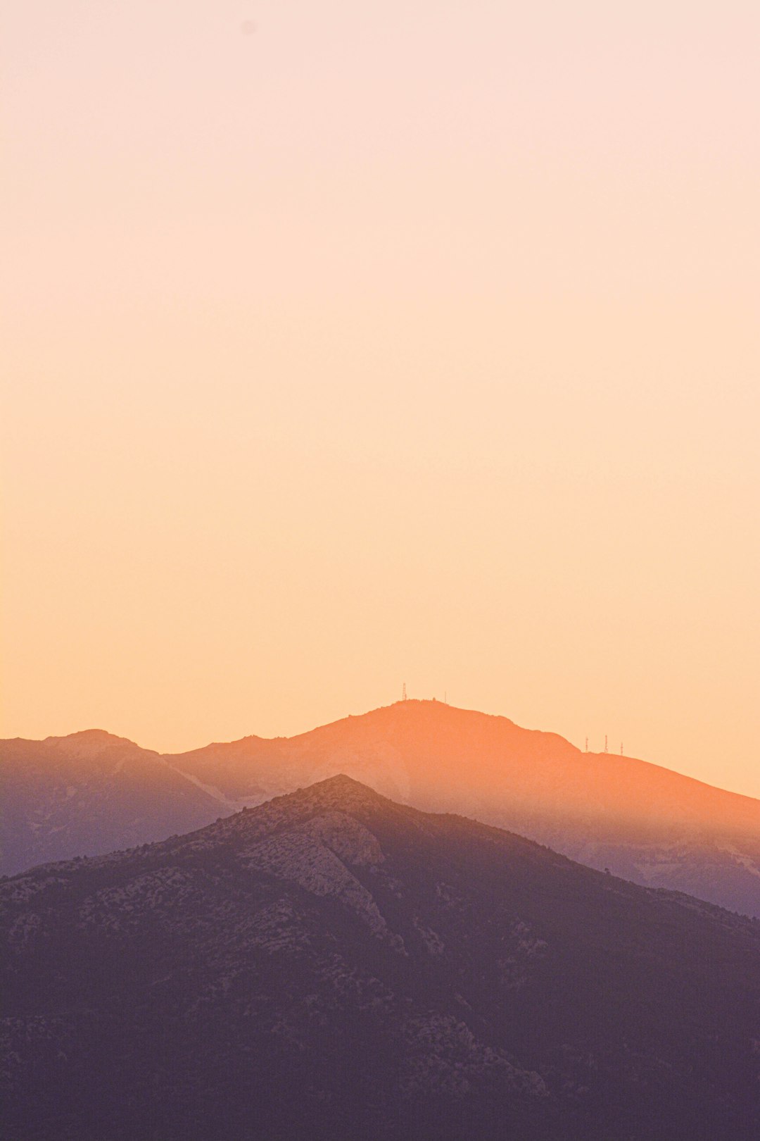 silhouette-of-mountains-during-sunset-vdohtphjzb0